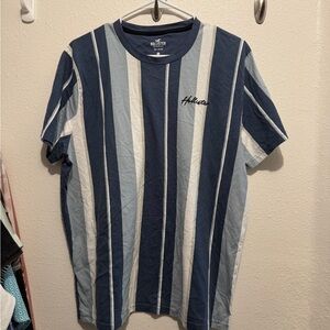 Hollister Men's Navy and Light Blue Striped Tee
